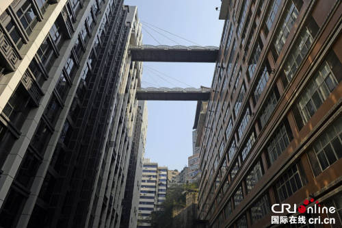 重慶現(xiàn)“最?！笨罩羞B廊 離地68.5米