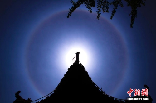 棗莊現(xiàn)日暈藍天美景