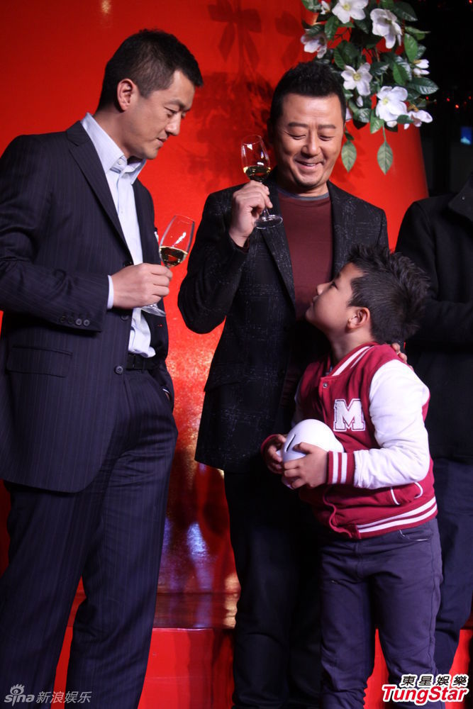 李亞鵬、郭濤父子相活動