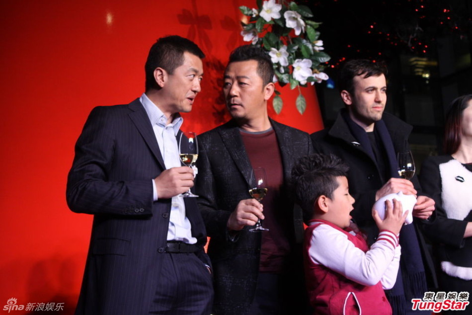 李亞鵬、郭濤父子相活動