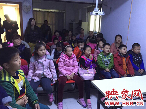 小記者們觀(guān)看電影