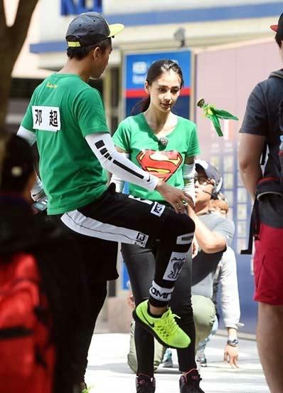 “跑男”真的很拼！baby朋友圈曬后背紅腫照