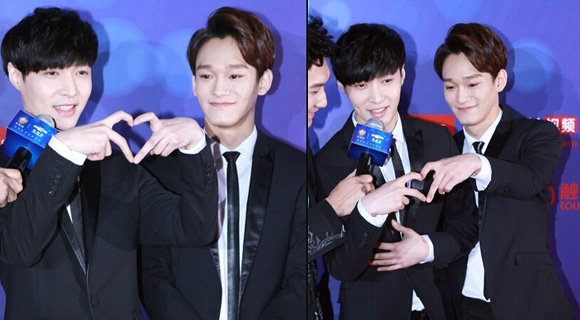 EXO成員張藝興和金鐘大作為代表上臺(tái)領(lǐng)獎(jiǎng)，最受歡迎組合獎(jiǎng)也是實(shí)至名歸。