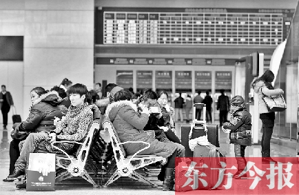 昨日，受天氣影響，多趟途經(jīng)和到達鄭州的高鐵晚點