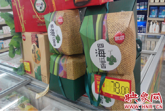 今年商場里的散裝、袋裝粽子多了，盒裝粽子的售價也更加親民。