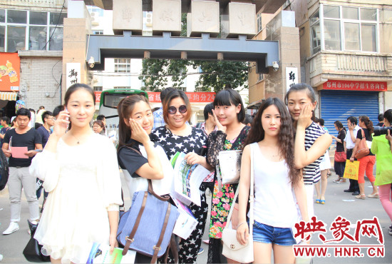 畢業(yè)和同學(xué)一起去旅行是不少考生的選擇。