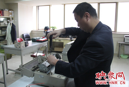 現(xiàn)在的陸涌經(jīng)常被同事成為“治療疑難雜癥的行家”、“大神”