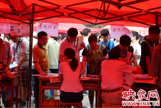 家長們最關心的還是畢業(yè)以后孩子的就業(yè)情況。