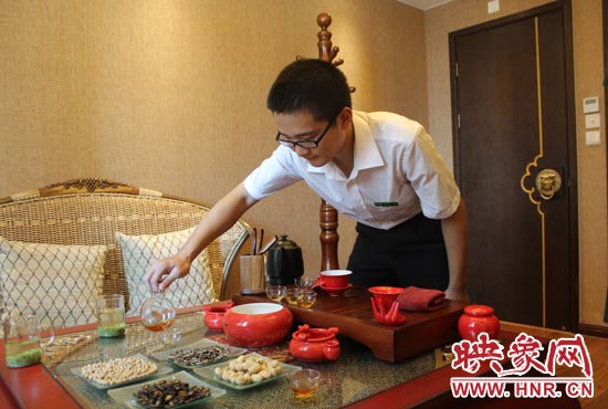 能泡好一杯茶，是李克勤今年夏天最大的收獲。