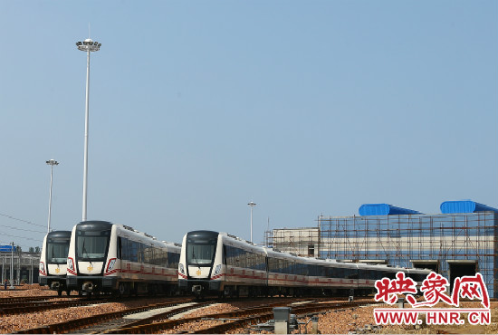 選擇地鐵出行，已經(jīng)是不少鄭州市民的首選