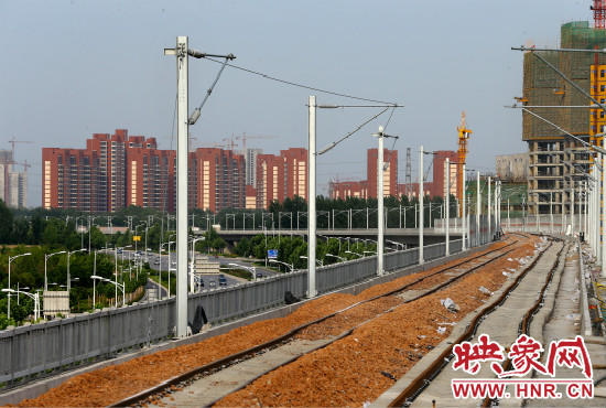 現(xiàn)代化的城際鐵路為日新月異的城市發(fā)展帶來了新的活力。