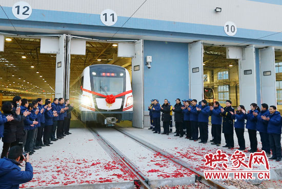 2013年12月28日鄭州地鐵第一班車發(fā)車。