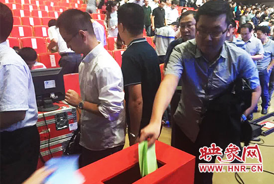 專家、評委、全局干部職工代表現(xiàn)場投票。