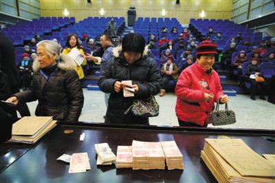 三名“專(zhuān)家”在京開(kāi)講座 發(fā)雞蛋掛面騙23萬(wàn)元