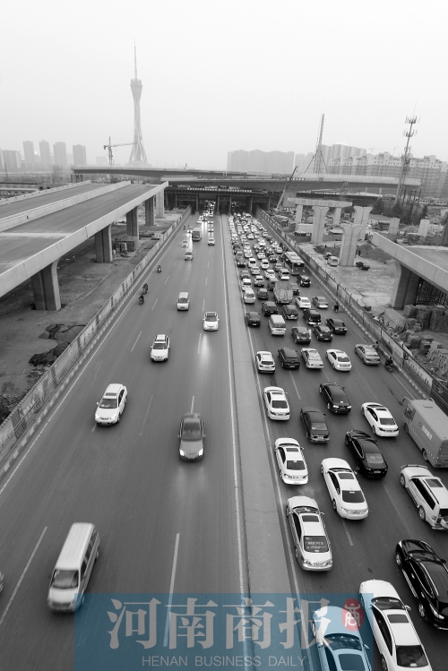 中州大道這段路今上午封閉 提醒司機(jī)朋友繞行