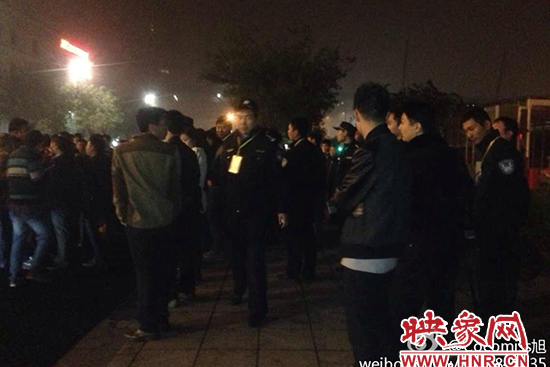 11月1日深夜，鄭州鄭東新區(qū)夜總會“皇家一號”被查處。網(wǎng)友供圖