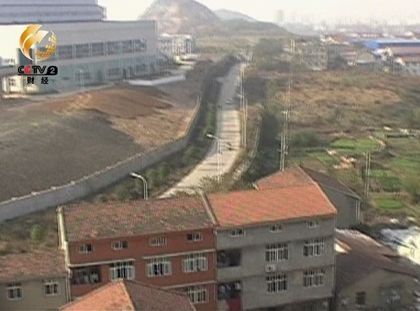 本應沒有居民樓的區(qū)域，布滿密密麻麻的樓房