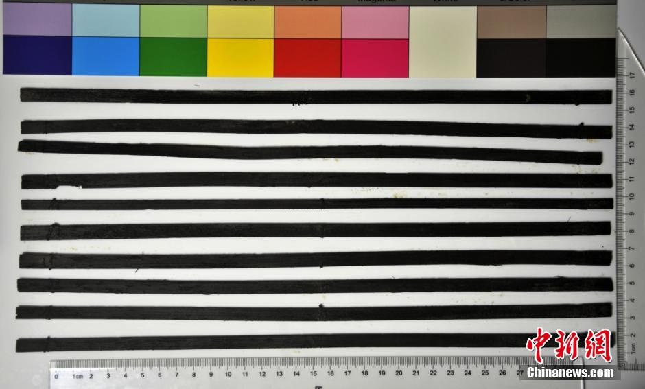 圖為漢代簡牘出土930支竹簡，在四川地區(qū)首次發(fā)現(xiàn)漢代簡牘。