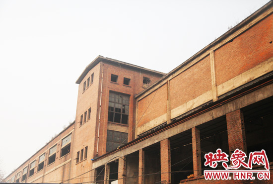 廢舊的廠房，充滿滄桑感