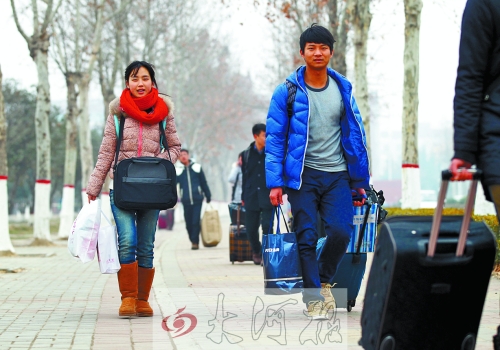 走進(jìn)熟悉的校園，看到熟悉的笑臉，就這樣懷揣著自信和目標(biāo)，迎接明天靠近下一站。