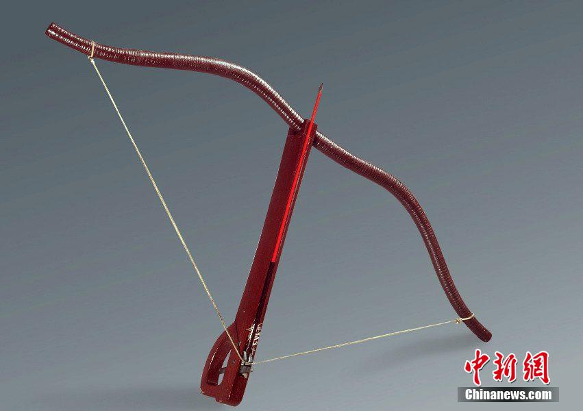 圖為弩的復(fù)制品。秦始皇帝陵博物院 供圖