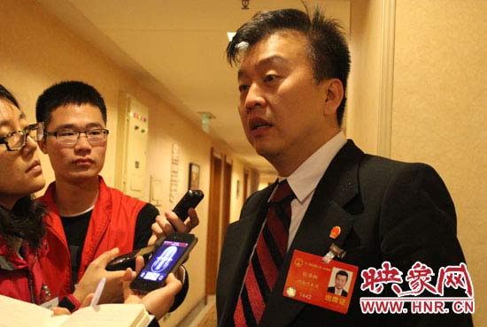 全國人大代表、中央電視臺綜藝頻道節(jié)目組主持人、河南省青聯(lián)榮譽副主席張澤群