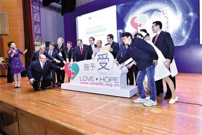 3月19日，中國首個器官捐獻志愿者登記網(wǎng)站（www.savelife.org.cn）正式啟動，器官捐