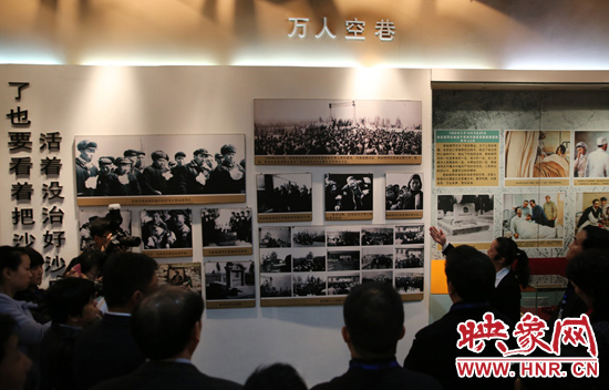 在焦裕祿紀(jì)念館，參觀的人絡(luò)繹不絕，一批批來自全國(guó)各地的黨員干部前來學(xué)習(xí)焦裕祿事跡