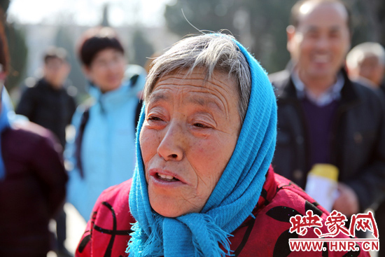 趙玉花老人講述焦裕祿的故事。