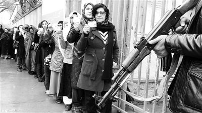 4月5日，阿富汗總統(tǒng)大選投票工作進行