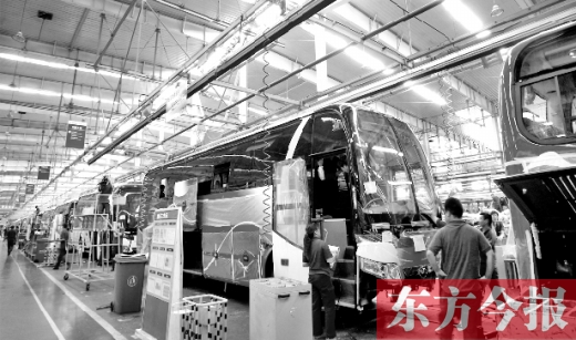 隨著能源和環(huán)保的壓力加大，跟隨國(guó)家的產(chǎn)業(yè)風(fēng)向標(biāo)，河南汽車產(chǎn)業(yè)也大力發(fā)展電動(dòng)汽車，力求“彎道超車”。