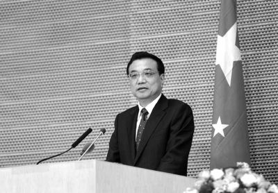 當(dāng)?shù)貢r(shí)間5月5日，國(guó)務(wù)院總理李克強(qiáng)在非盟會(huì)議中心發(fā)表演講。圖/中國(guó)政府網(wǎng)