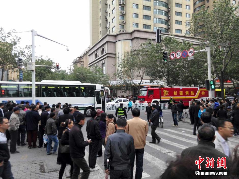 自治區(qū)和烏魯木齊市有關(guān)部門迅速處置，傷員已全部送往醫(yī)院救治。