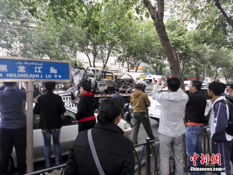 自治區(qū)和烏魯木齊市有關(guān)部門迅速處置，傷員已全部送往醫(yī)院救治。