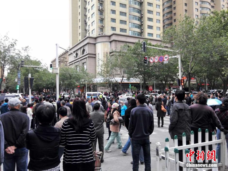 自治區(qū)和烏魯木齊市有關(guān)部門迅速處置，傷員已全部送往醫(yī)院救治。