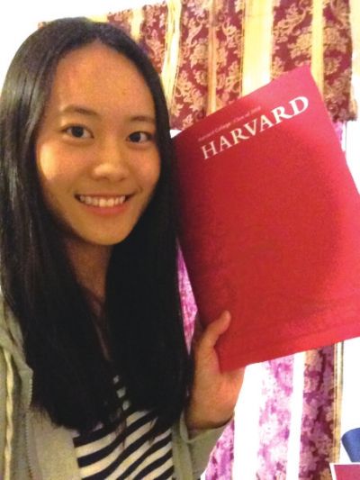 一米七二的身高，小麥色的皮膚，長發(fā)近乎及腰，灰色的連衣裙，當(dāng)“美范兒”十足的張媛琦出現(xiàn)在記者面前時，記者很難想象如此成熟的她才只有19歲。