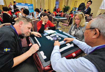 2012年10月28日，重慶，“第三屆世界麻將錦標(biāo)賽”拉開戰(zhàn)幕，不少國外選手前來參賽。