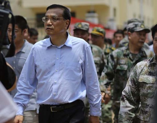 　8月4日，中共中央政治局常委，國務院總理李克強在云南魯甸地震災區(qū)察看災情。