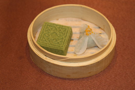 金陵茶香方糕和狀元餃。 花惠生 供圖