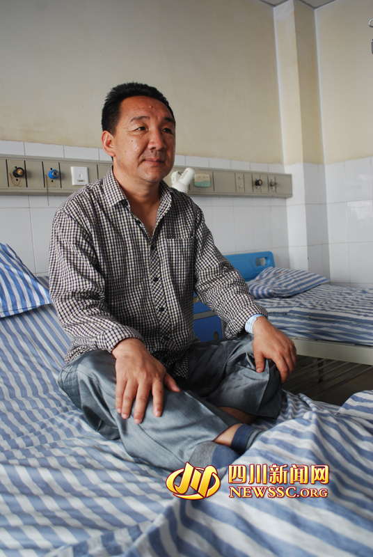 病床上的馬建華，羅本平攝。