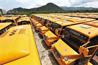 8月28日，浙江溫嶺，擱置農村近1年的校車。