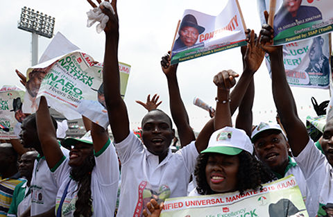 11日，喬納森總統(tǒng)的支持者在集會現(xiàn)場。