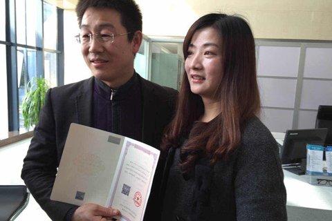 全國首本不動產(chǎn)權證書 徐州和瀘州兩地同時頒發(fā)