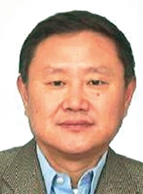 胡奉憲 現(xiàn)年60歲，外逃前任四川韻律實(shí)業(yè)發(fā)展公司總經(jīng)理、董事長(zhǎng)，2009年11月逃往美國(guó)或澳大利亞。