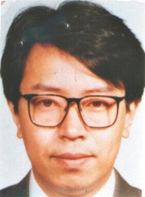 姚耿 現(xiàn)年53歲，外逃前任云南省五礦化工進(jìn)出口（集團(tuán)）公司上海浦東分公司經(jīng)理