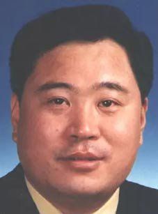 【盤點(diǎn)】“紅色通緝令”嫌犯在國(guó)外如何揮霍？