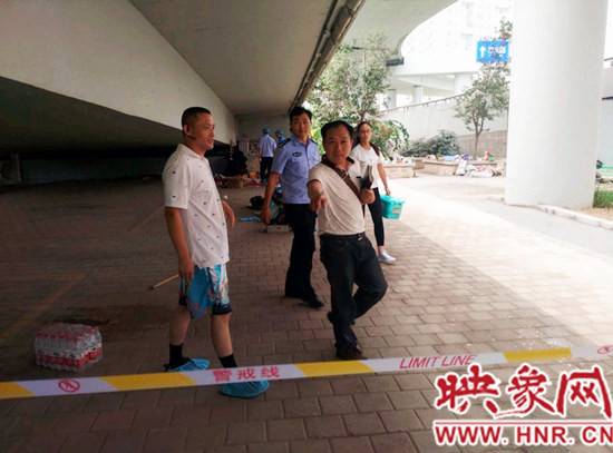 事發(fā)后，警方封鎖現(xiàn)場(chǎng)進(jìn)行調(diào)查取證。