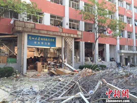 7月20日上午7點(diǎn)32分，蘭州大學(xué)醫(yī)學(xué)南校區(qū)學(xué)生公寓外一施工現(xiàn)場(chǎng)發(fā)生閃爆