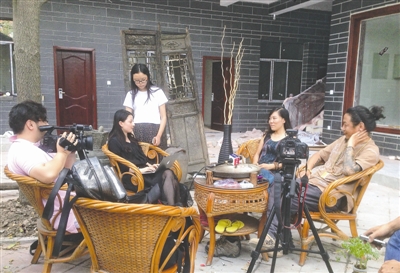 23日，顧少?gòu)?qiáng)接受成都媒體采訪