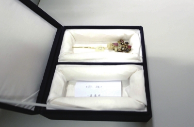 存放于匣內的金簪華美依舊。